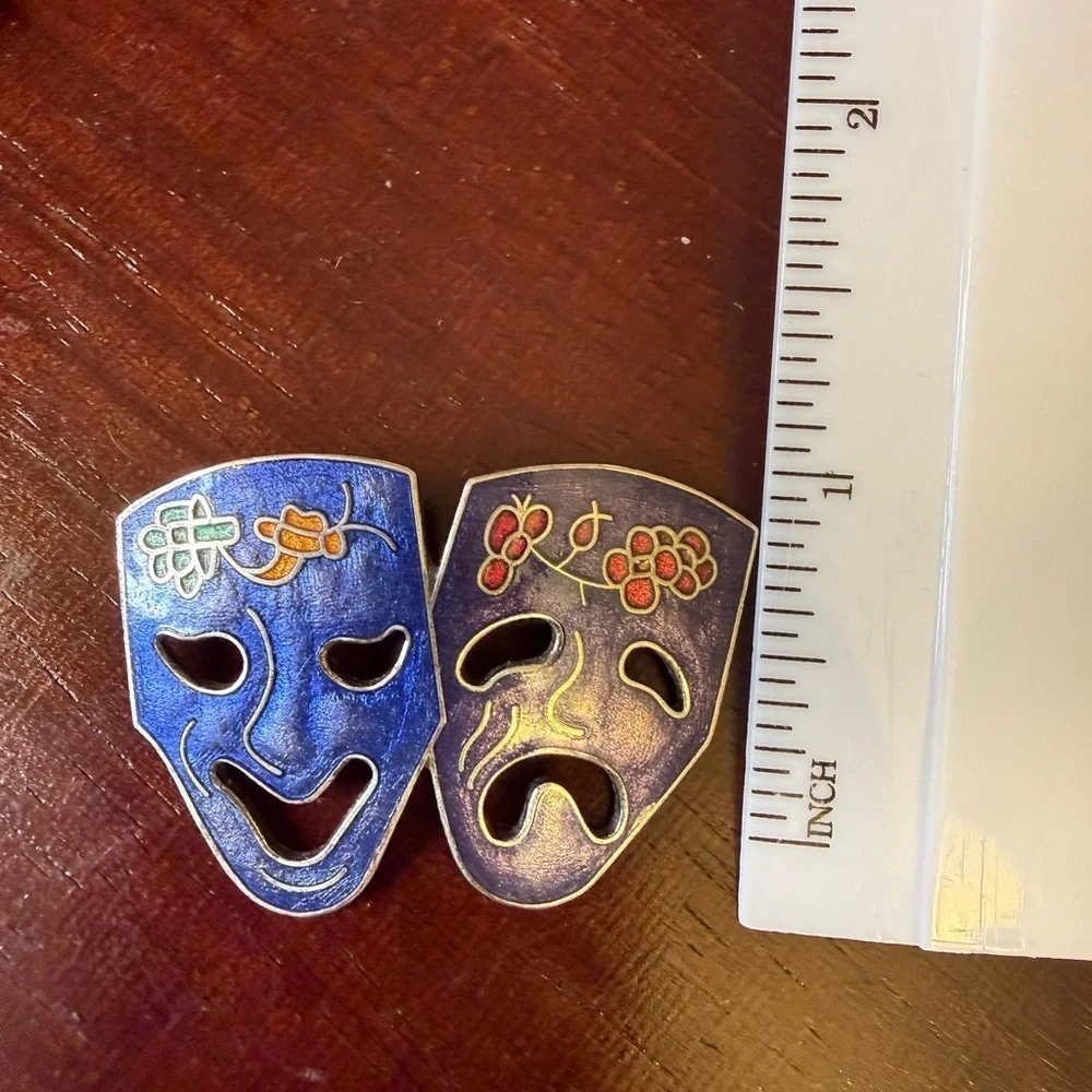 UNIQUE VINTAGE COMEDY TRAGEDY MASKS CLOISONNE ENAMEL BROOCH